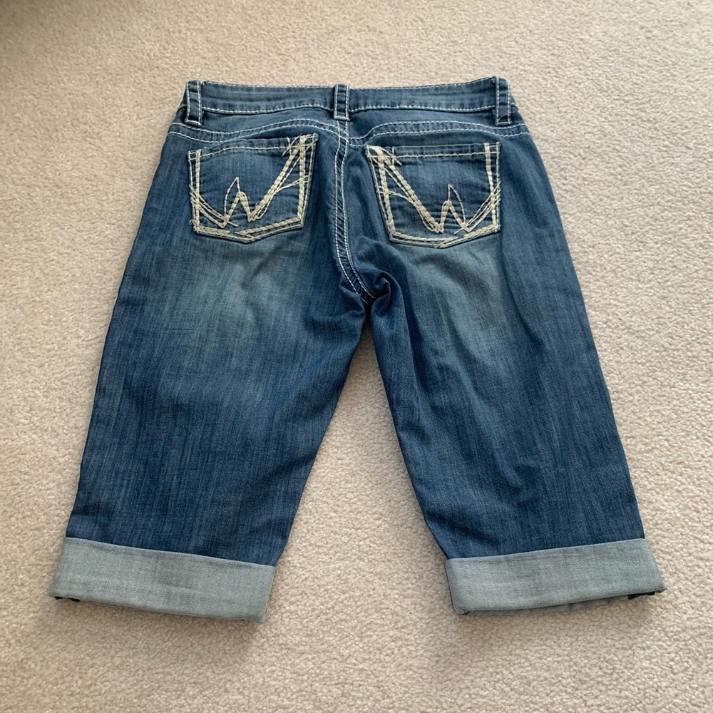 Bermuda Shorts - Picture 2 of 3